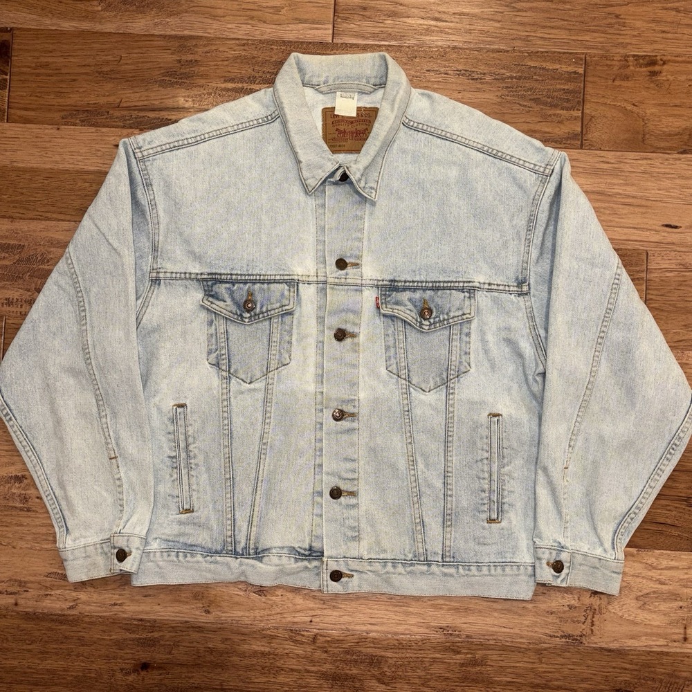 Vintage 90s Levi's Denim Trucker Jacket Light Wash 4834 Made in the USA Men's L